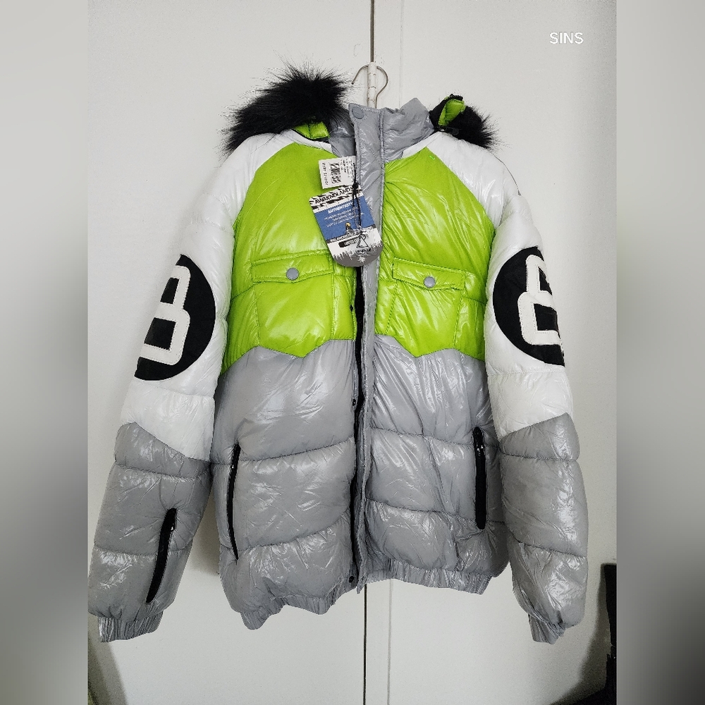 AWAKNDLAND Green and Gray Puffer Jacket with Black Accents